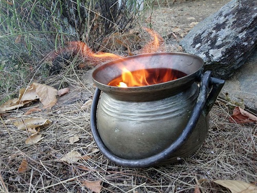 Le rôle naturel du parfum est de donner à celui qui l'utilise une bonne odeur, une belle sensation. Les bonnes odeurs, les bonnes sensations attire naturellement le monde autour de celui qui l'utilise. Voilà les propriétés d'un parfum simple sans aucun travail de puissant et grand marabout sérieux du monde, spécialiste des questions d'amour, problème de couple: divorce, séparation, retour d'affection, reconquérir son ex, avoir un enfant, sauver son mariage, son foyer.