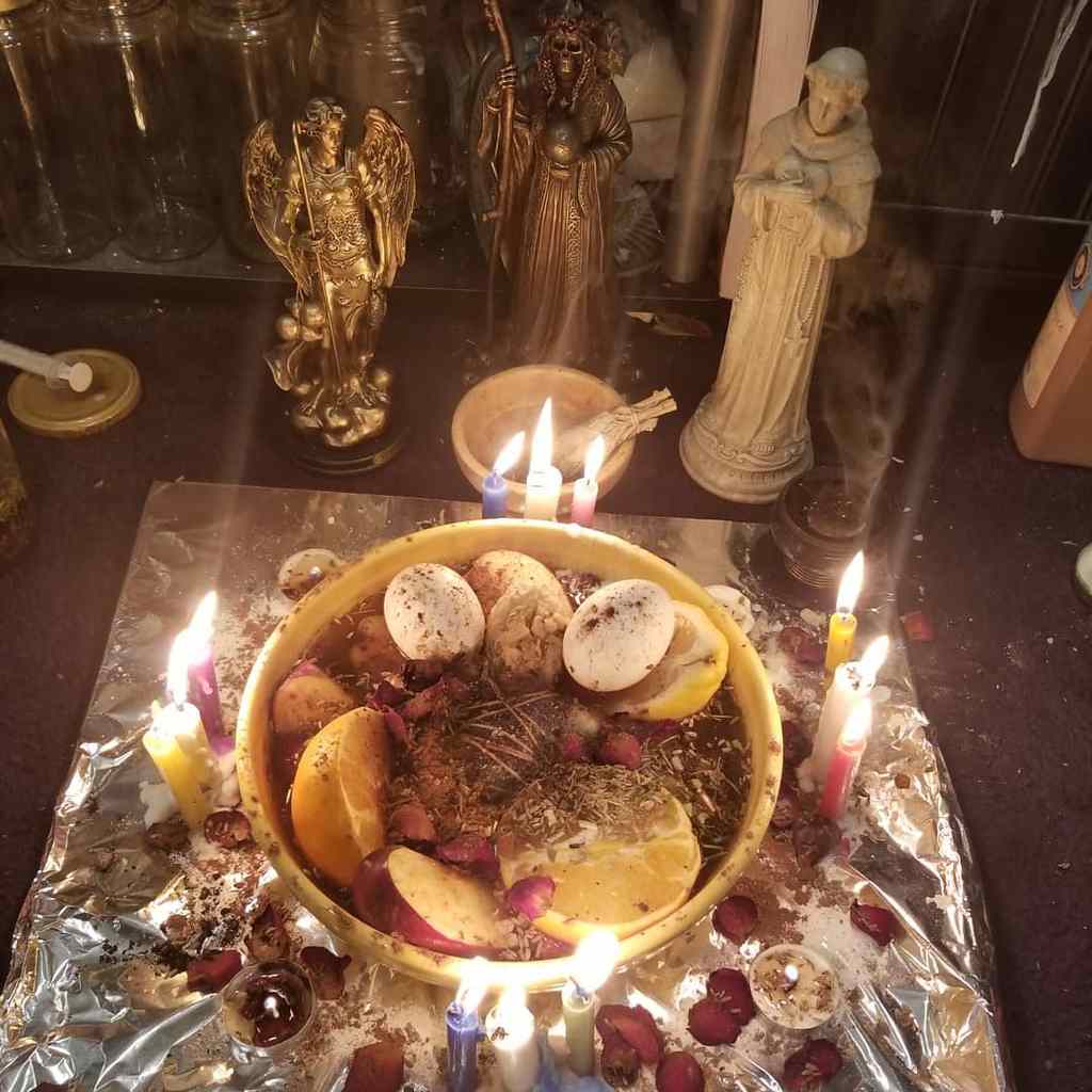 Un moyen pour vous aider à avoir une vie amoureuse heureuse est le recours aux pouvoirs occultes. Un rituel d’amour du Médium Marabout, aussi appelé envoûtement d’amour, permet d’obtenir des résultats rapides et efficaces. Si vous constater que votre partenaire commence à prendre de distance ou ne vous désire plus comme avant, sachez que c'est le début des problèmes. Cet envoûtement d'amour est la solution qui vous convient pour la stabilité de votre foyer, de votre couple ou de votre relation.