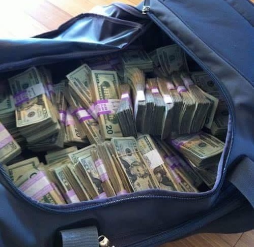 Ce puissant sac mystique est une sac magique qui changera votre vie sur touts les plan notamment sur le plan financier. Ce sac magique d'origine très ancienne a été auparavant utiliser par des ancien maître spiritualiste qui aime l’argent. grâce à ce puissant sac d'argents , ces magicien antique été très riche et plus que prospère toute en étant dans leurs maison sans travailler et sans bouger un doigts. Maintenant ce votre tour d’accéder à la richesse et à la prospérité pour toujours grâce à ce puissant sac mystique.
