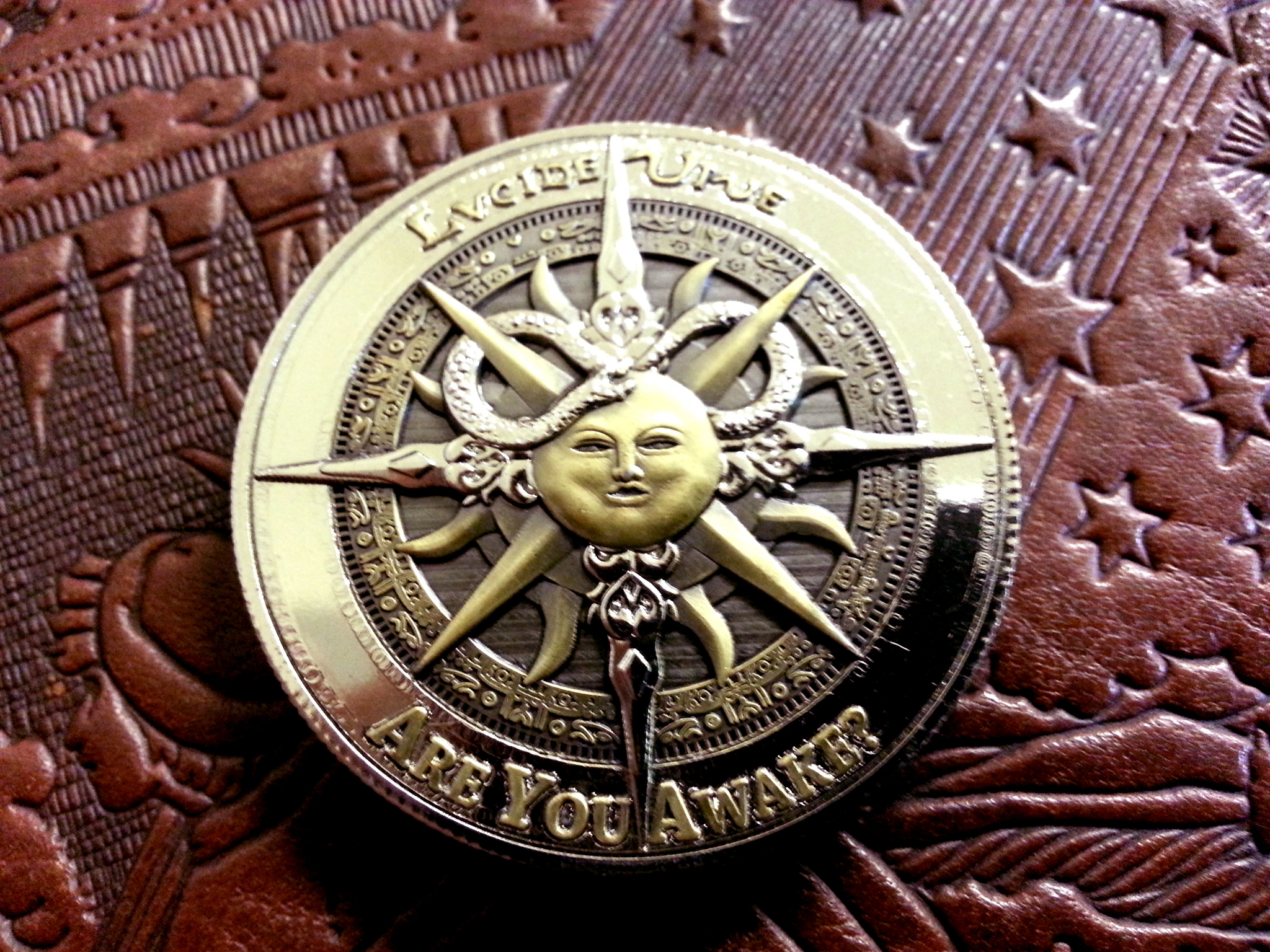 Ce talisman très spéciale a été préparé dans un CIMETIÈRE. L'esprit du BARON SAMEDI siège à l'intérieur de ce talisman. Ce qui donne au talisman le pouvoir de contrôler les forces occultes du cimetière.Ce talisman a pour fonction de vous rendre ultra riche en tout temps. Je vous explique comment il fonctionne: Aller prendre une petite quantité de sable dans un cimetière. Arriver chez vous, mettez le talisman sur vous (Portez le talisman) et allumer une bougie noire ,ensuite vous prenez un billet de banque soit(100€,100$,ou un billet d'une monnaie quelconque); "le mieux est de choisir un billet d'une grande valeur".